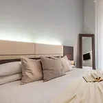 Agathae Luxury Apartament With Garden