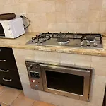 Delightful Stylish House With Private Garden Close To Downtown