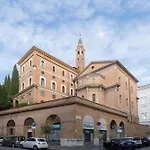 Colosseum Holidays - Three-Bedroom Apartment