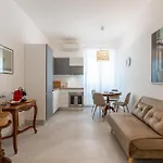 Central Luxury Apartment - Colosseo 10 Min