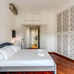 Splendid Flat On The Tiber River