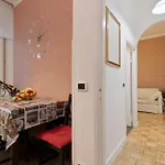 Urbana Apartment Colosseum