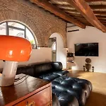 Monti Designer Loft By Romeloft