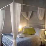 Apartment Near Trevi Fountain