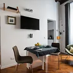 Apartment Near Trevi Fountain