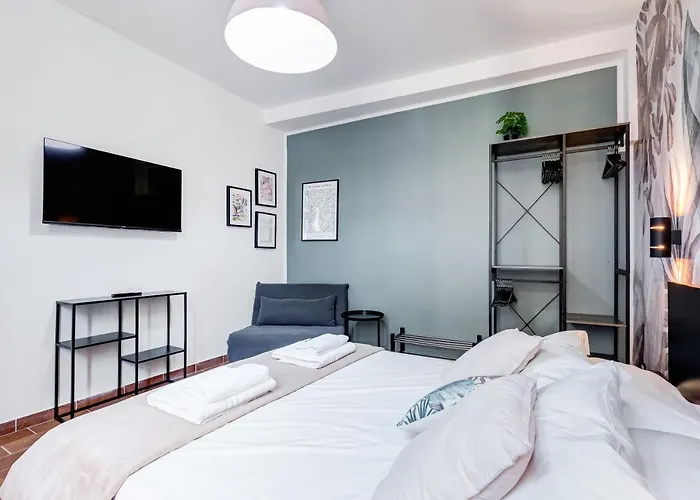 Bbl - Trevi 2Bdr Apartment
