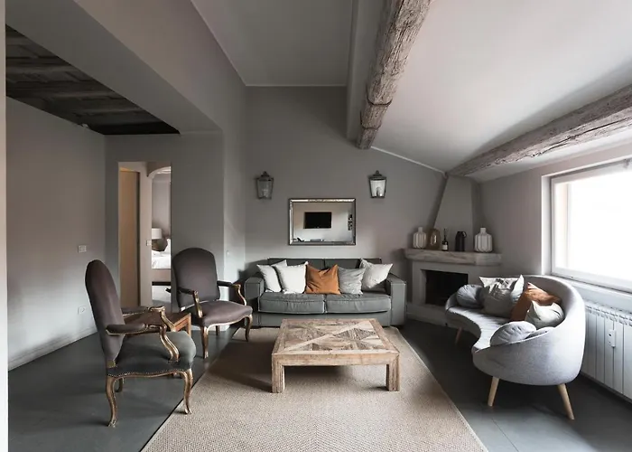 Charming Penthouse In Piazza Venezia With Terrace