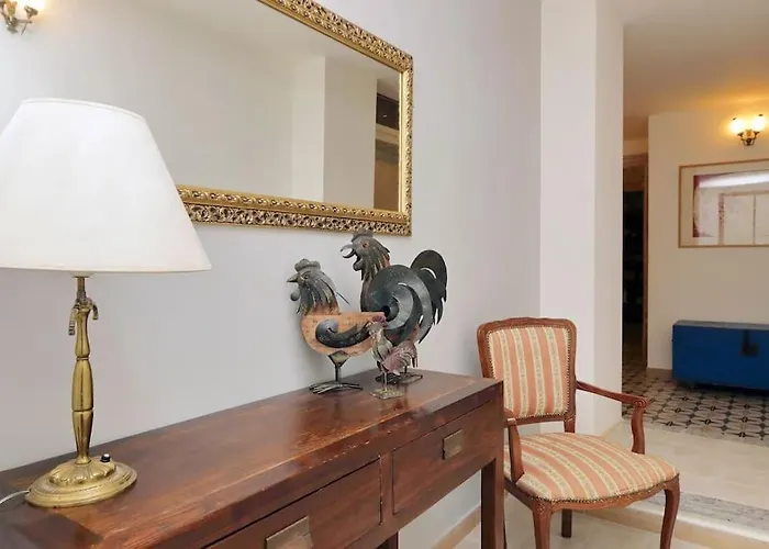 Bright Flat With Wonderful Views In The Centre
