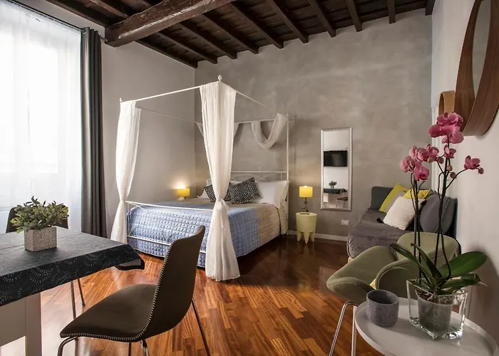 Apartment Near Trevi Fountain