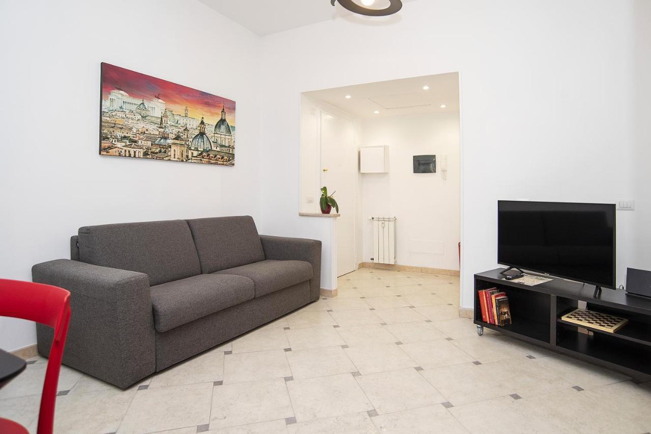 Cosy 5 Minutes From St Peter Apartment Rome
