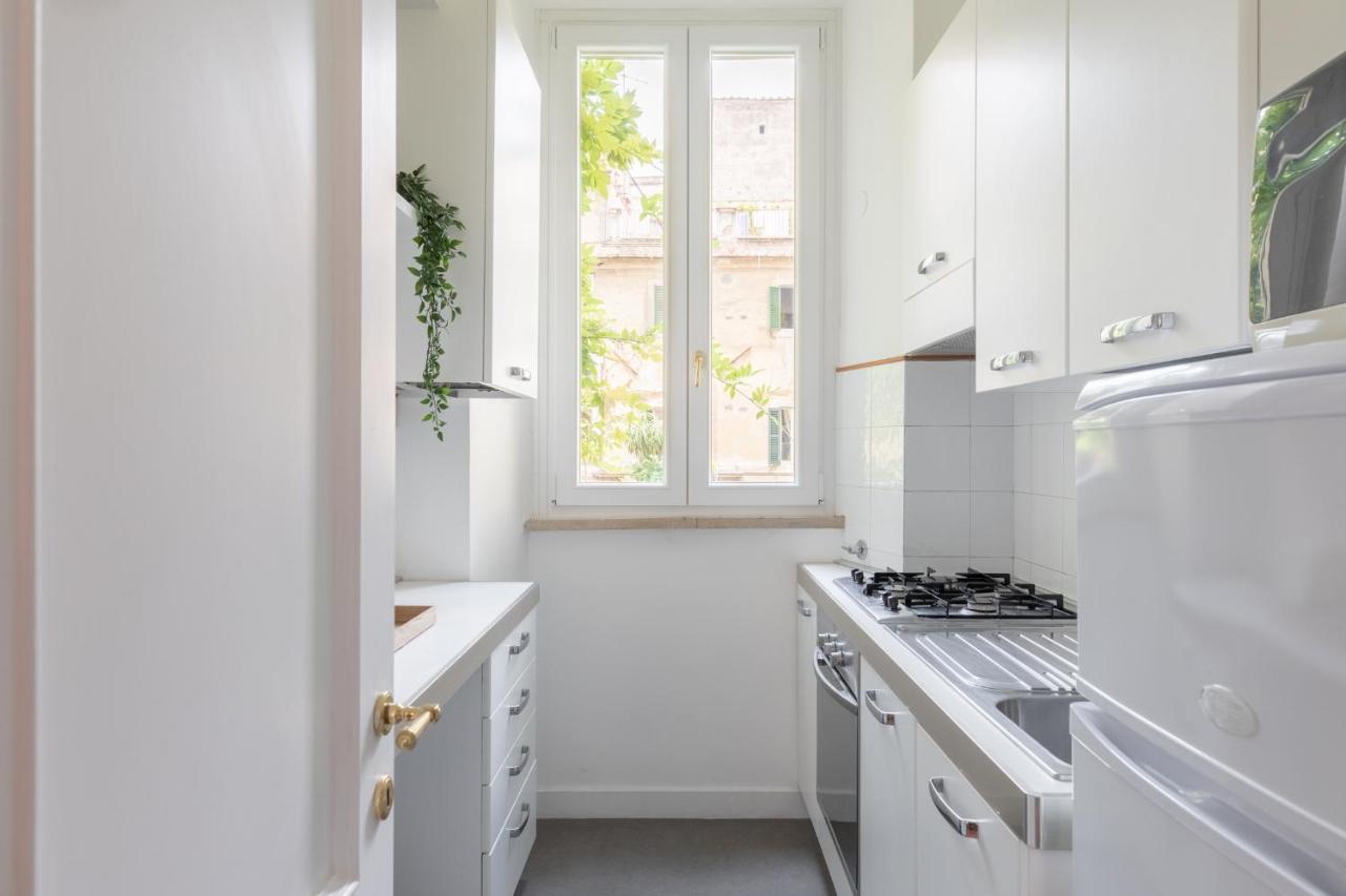 Iflat Elegant In 18th Century Palace Appartement *