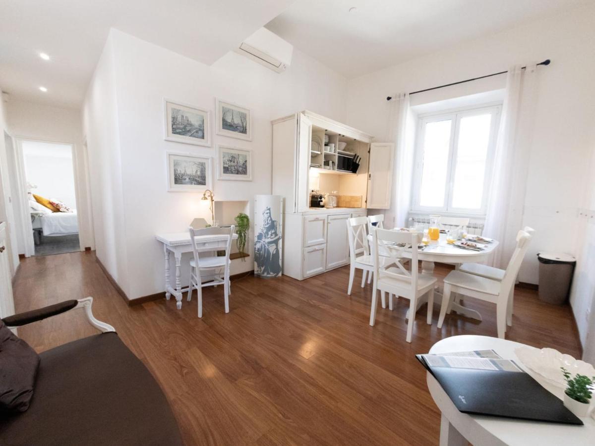 The Best Rent - Three-bedroom Close To Colosseo Apartment *