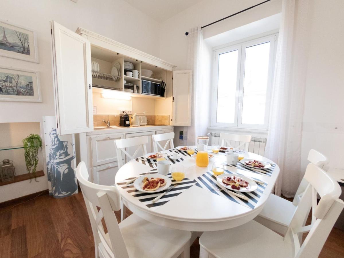 The Best Rent - Three-bedroom Close To Colosseo Apartment