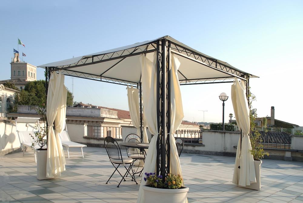 Hotel Fellini A Fontana Di Trevi 3*
