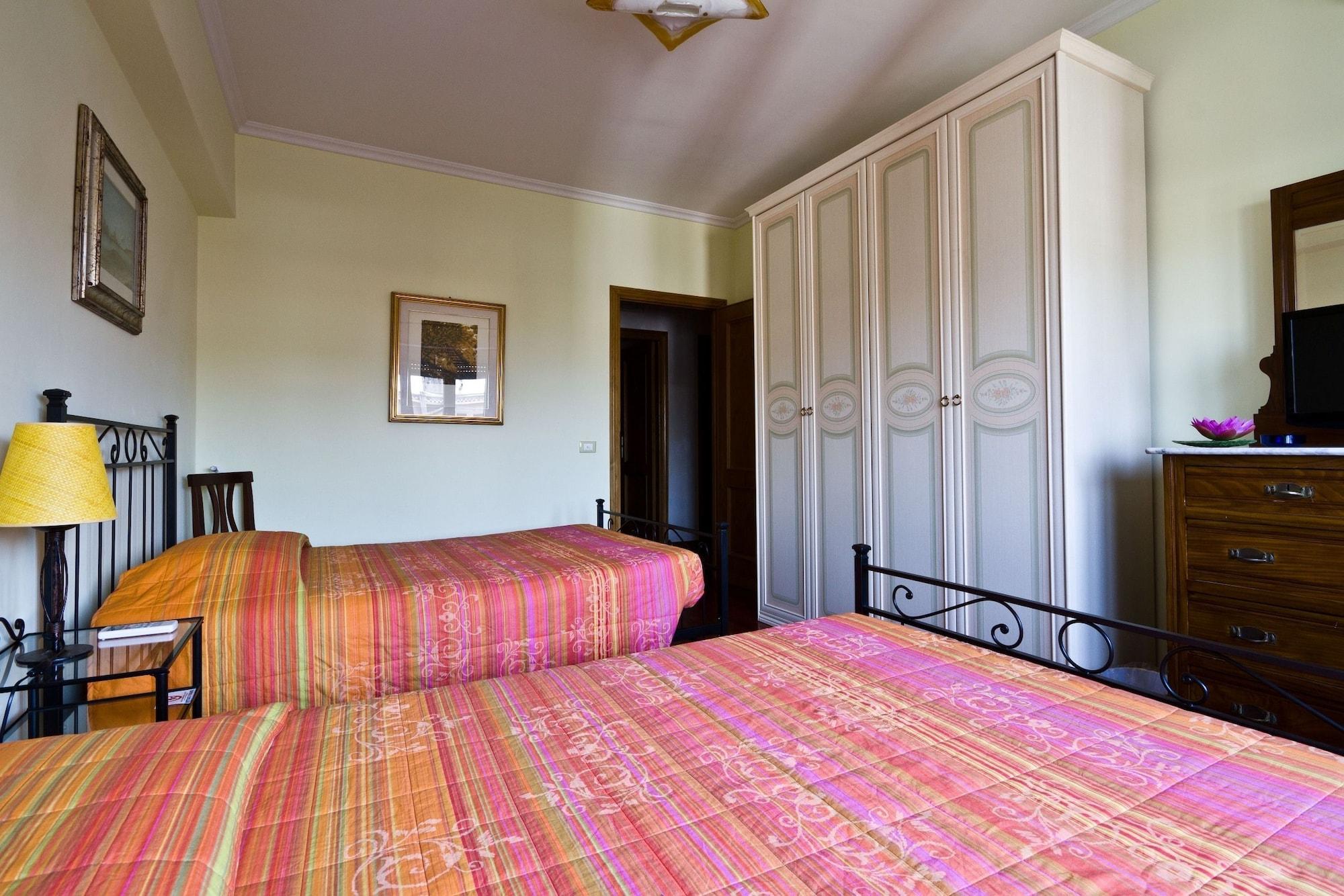 Appia Davila25