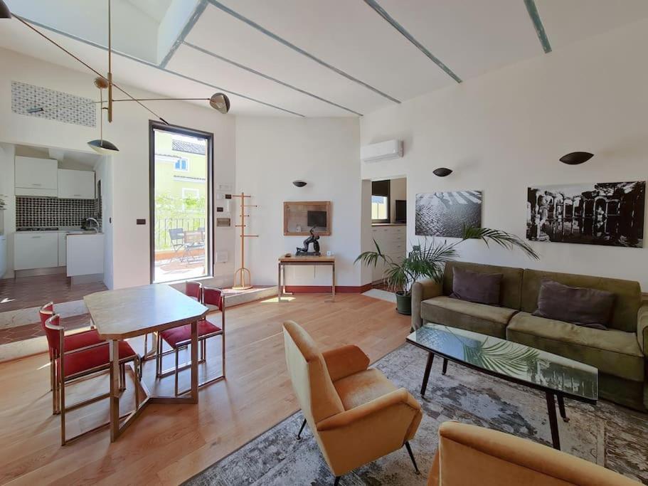 Boutique Penthouse With Terrace, Spanish Steps Appartamento