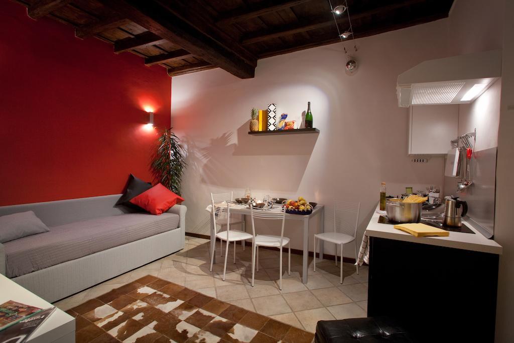 Chroma Italy - Chroma Campo De' Fiori Apartment