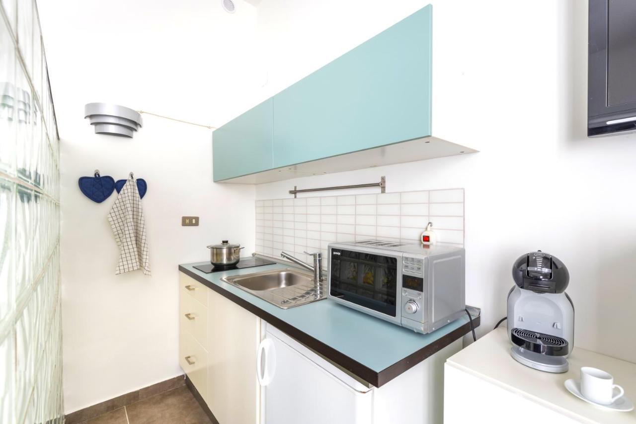 Apartment Hostly - Nicole Volturno- Full Center *