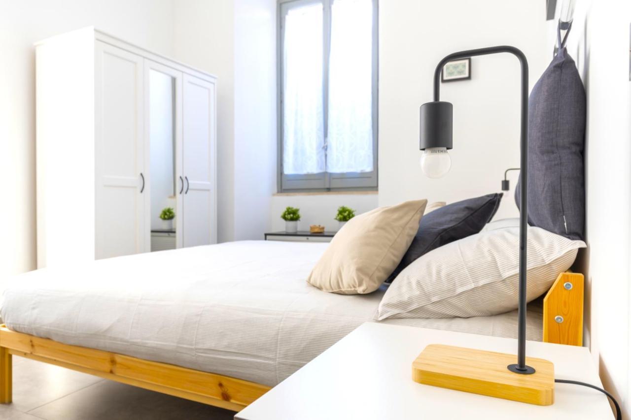 Hostly - Nicole Volturno- Full Center Apartment