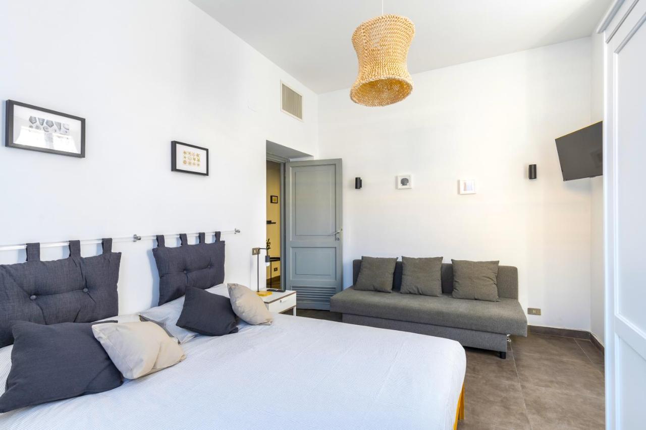 Hostly - Nicole Volturno- Full Center Apartment