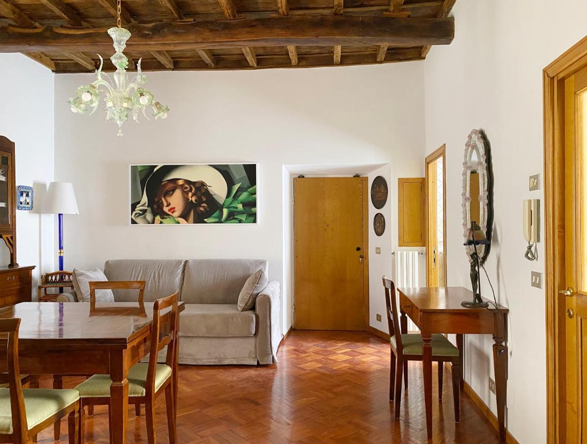 Enchanting In The Heart Of Apartment Rome