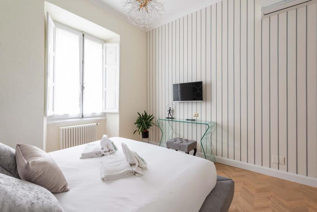 Colosseum 10steps Away, Marco Aurelio Luxury House Apartment Rome