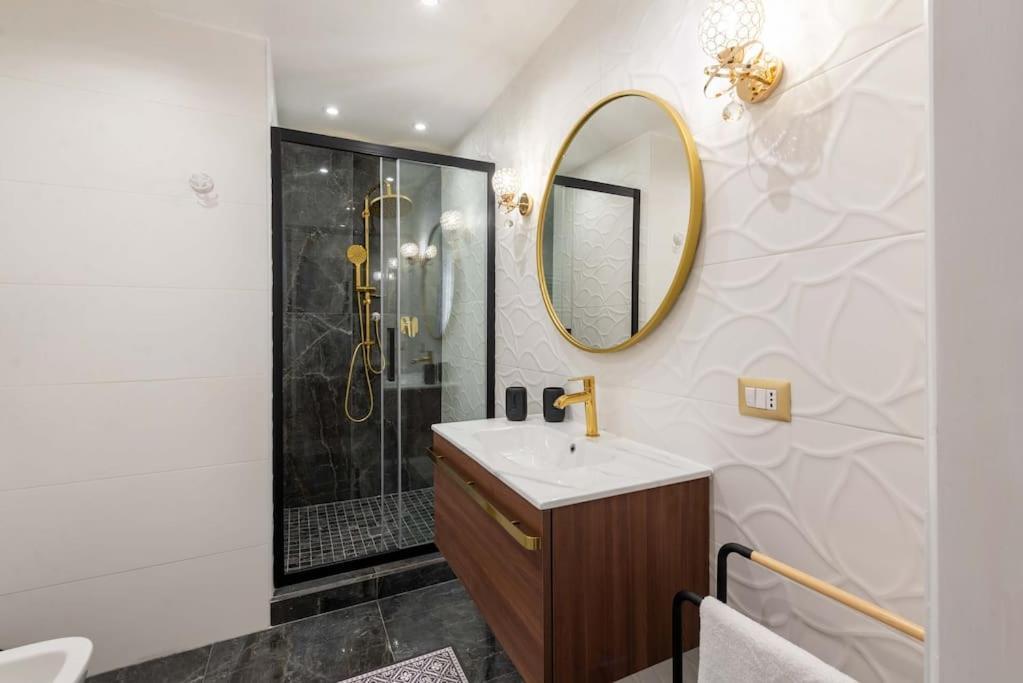 Apartment Colosseum 10steps Away, Marco Aurelio Luxury House *