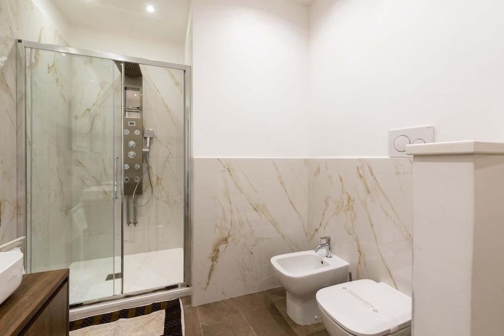Apartment Colosseum 10steps Away, Marco Aurelio Luxury House