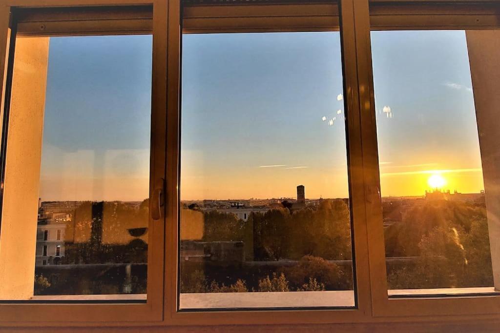 Penthouse Near Rome, Free Parking. Appartement Rome