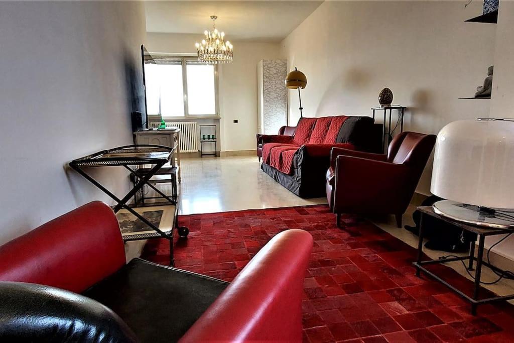 Penthouse Near Rome, Free Parking. Appartement
