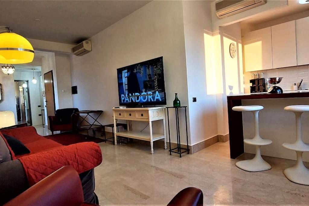 Penthouse Near Rome, Free Parking. Appartement *