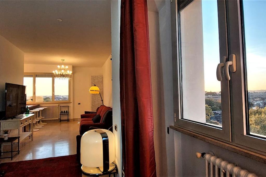 Penthouse Near Rome, Free Parking. Appartement Rome