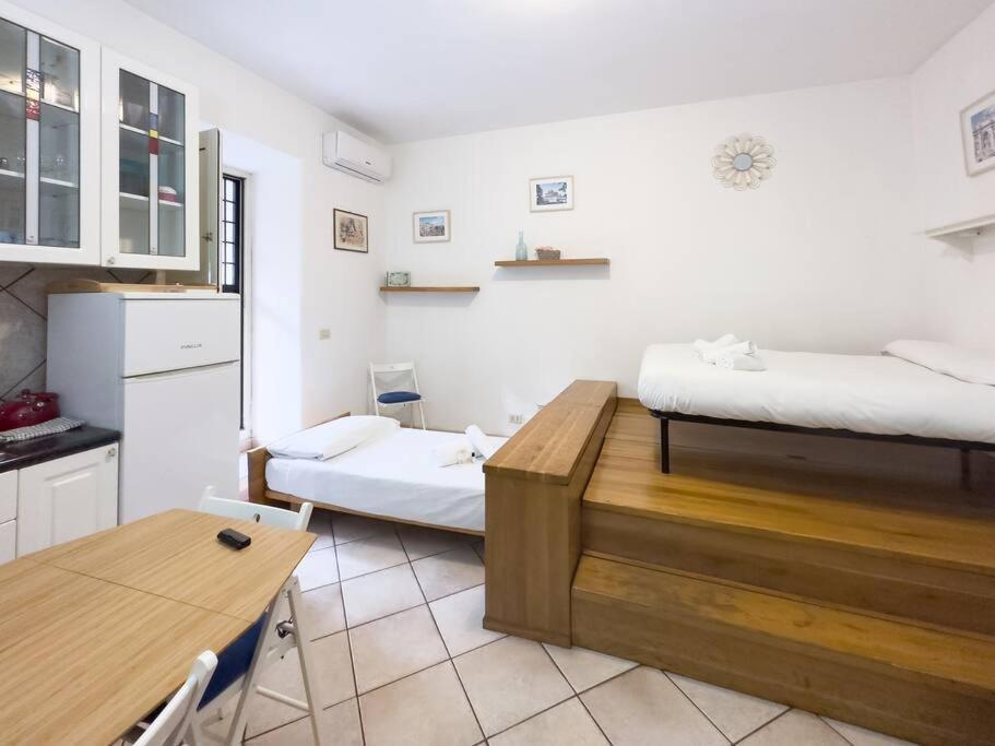 Studio, Metro+train To Fco * Rome