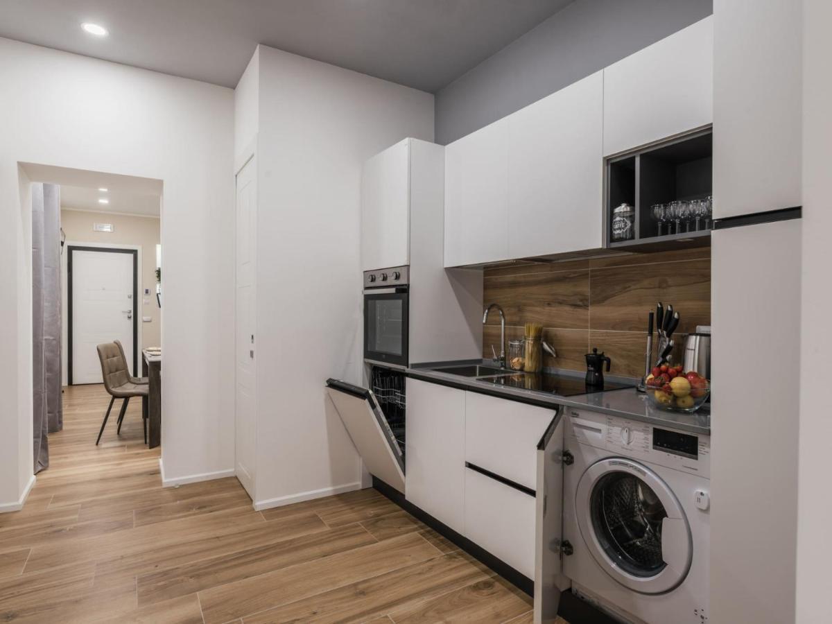 The Rent - Modern Three-bedroom A Few Steps From The Colosseum Appartement
