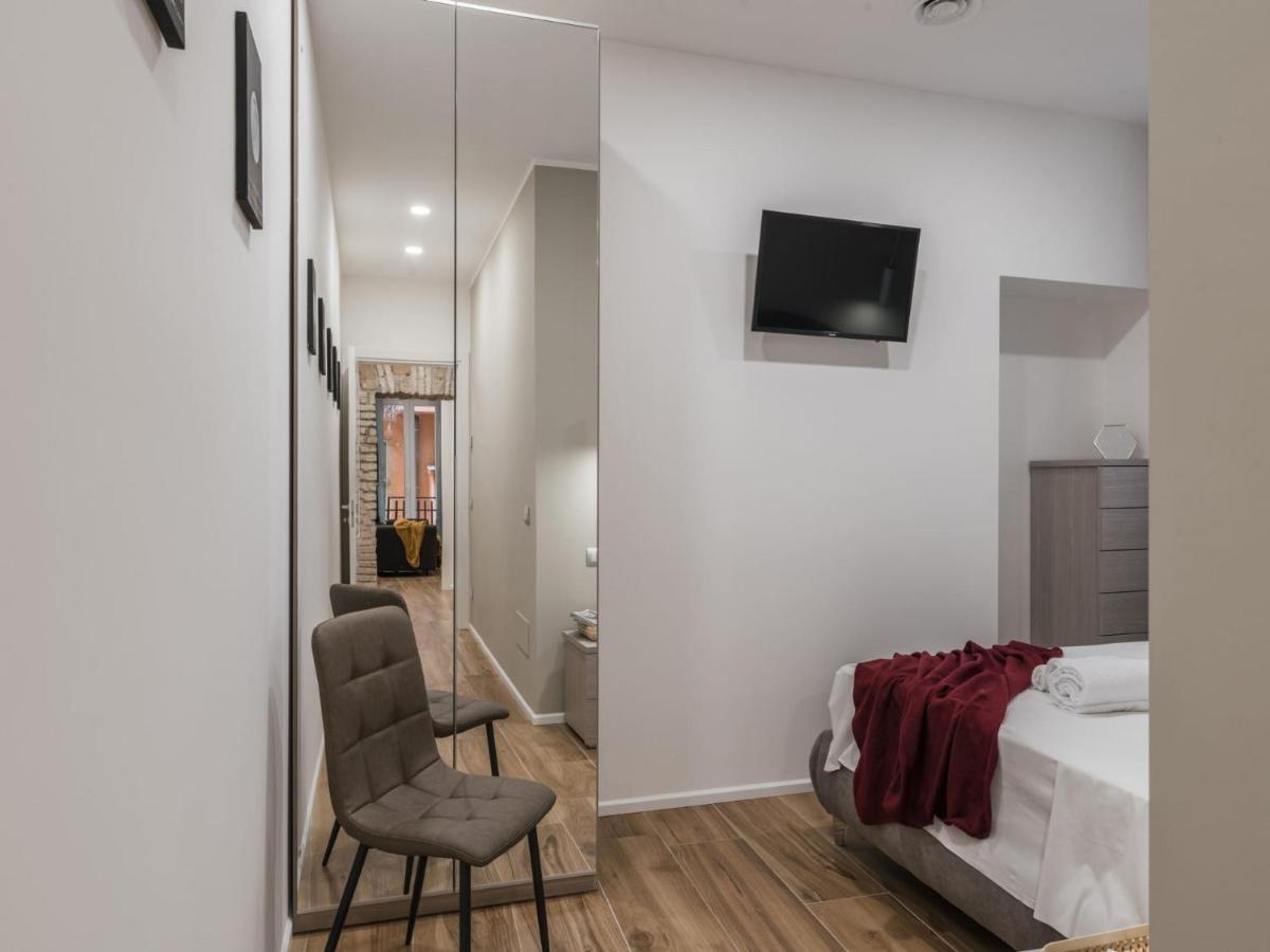The Rent - Modern Three-bedroom A Few Steps From The Colosseum Rome