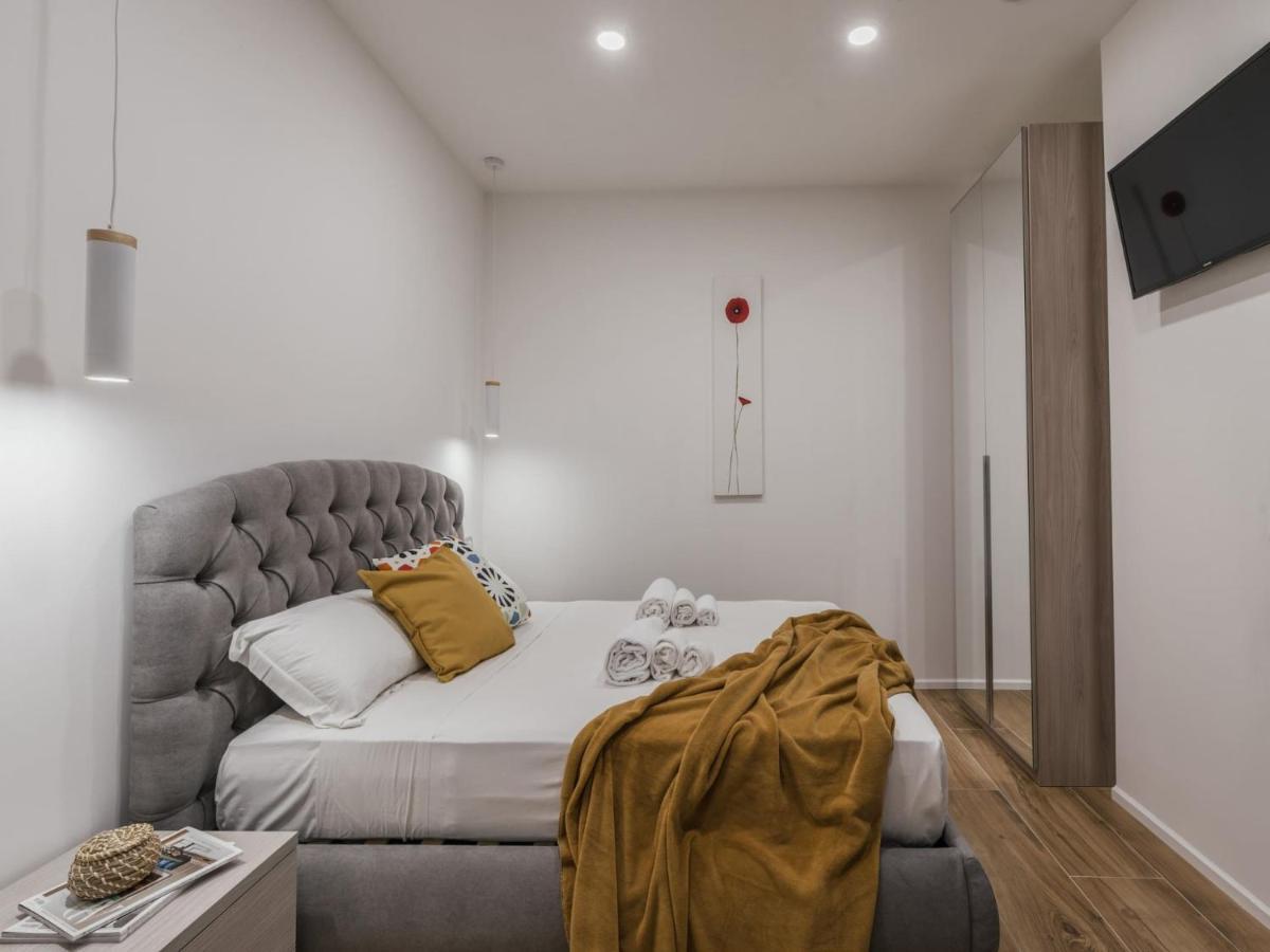 The Rent - Modern Three-bedroom A Few Steps From The Colosseum Rome