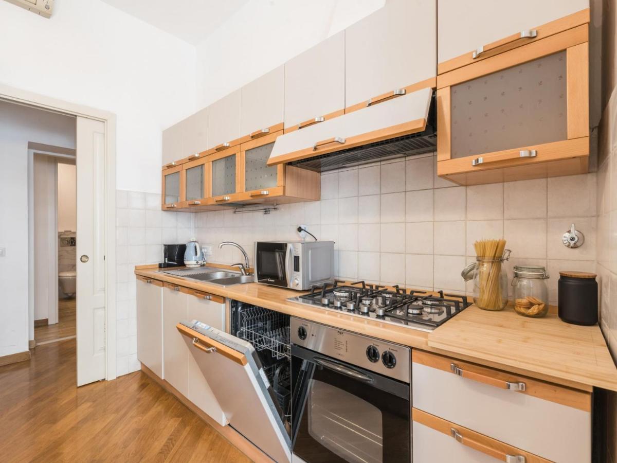 Apartment The Rent - Spacious Three-bedroom Near The Colosseum Rome