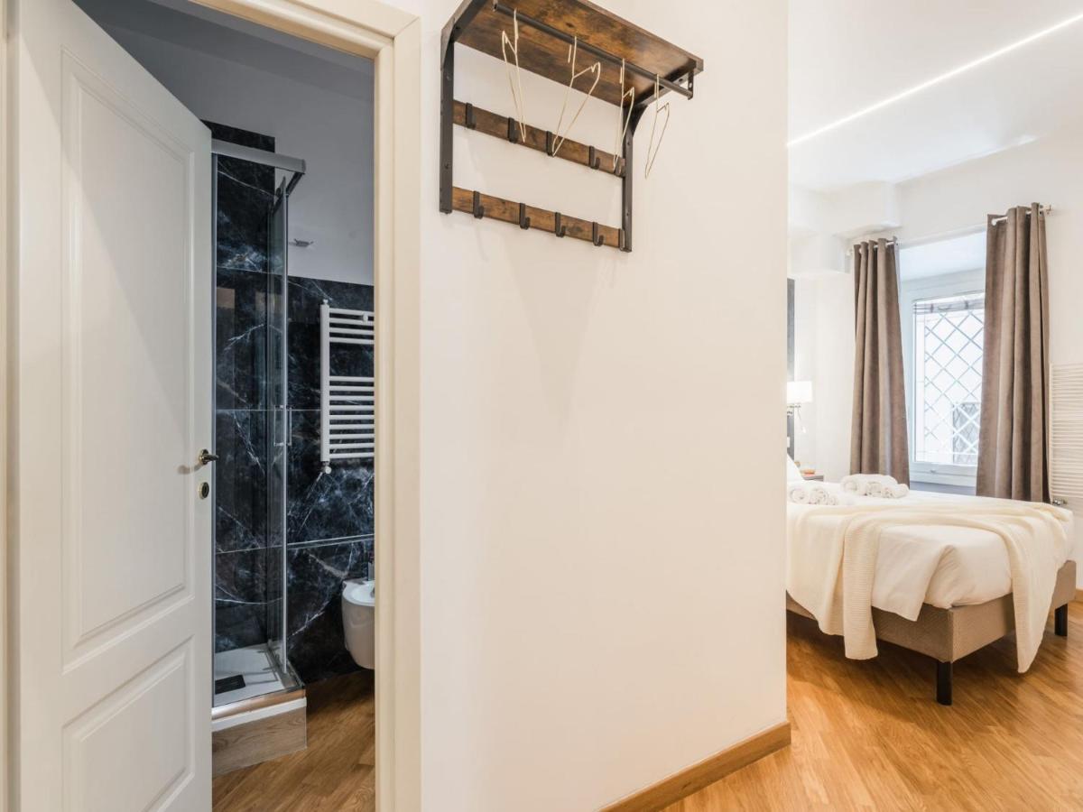 The Rent - Spacious Three-bedroom Near The Colosseum Apartment