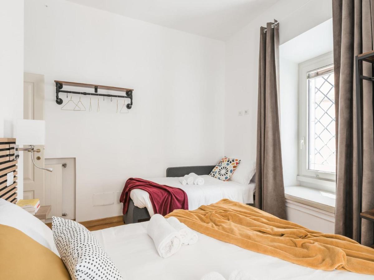 The Rent - Spacious Three-bedroom Near The Colosseum *
