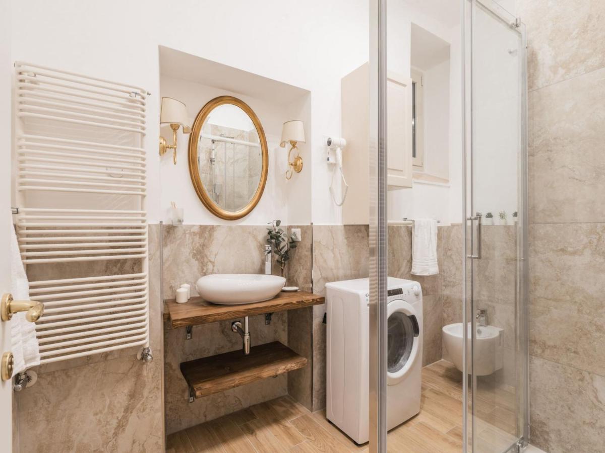 The Rent - Spacious Three-bedroom Near The Colosseum Rome