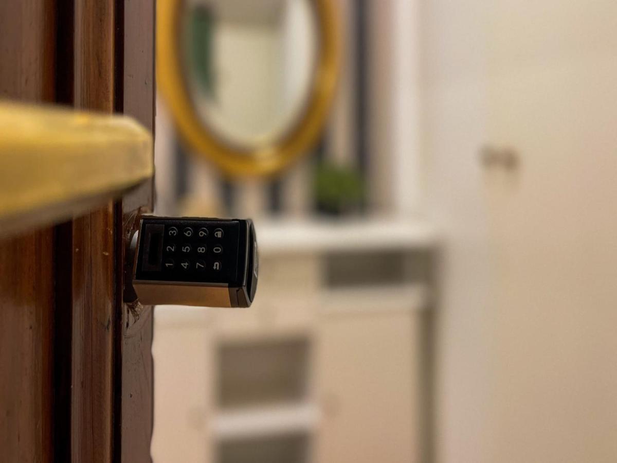 The Rent - Spacious Three-bedroom Near The Colosseum Apartment *