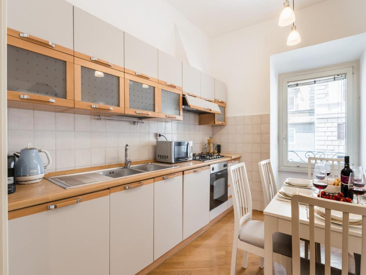 The Rent - Spacious Three-bedroom Near The Colosseum * Rome