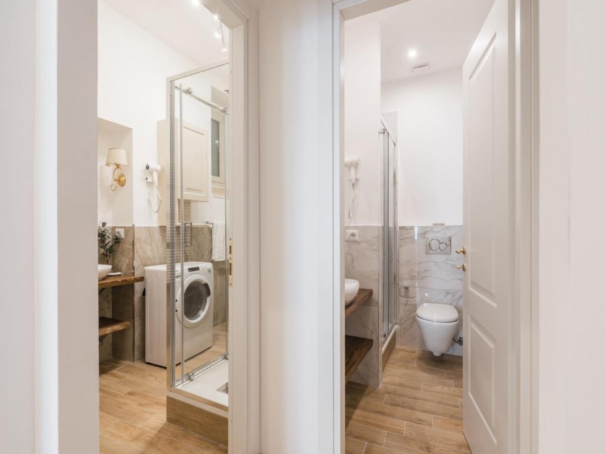 Apartment The Rent - Spacious Three-bedroom Near The Colosseum Rome