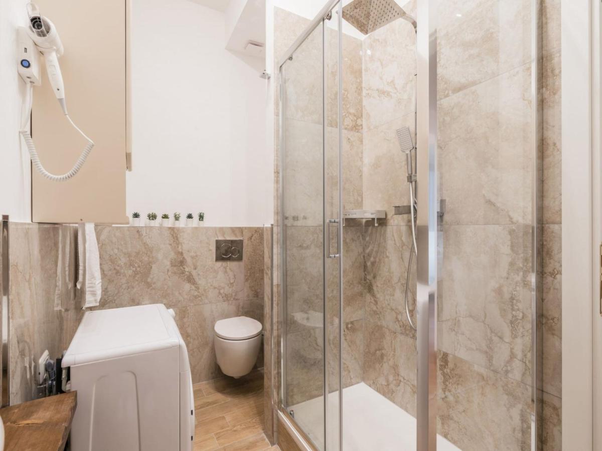 Apartment The Rent - Spacious Three-bedroom Near The Colosseum *