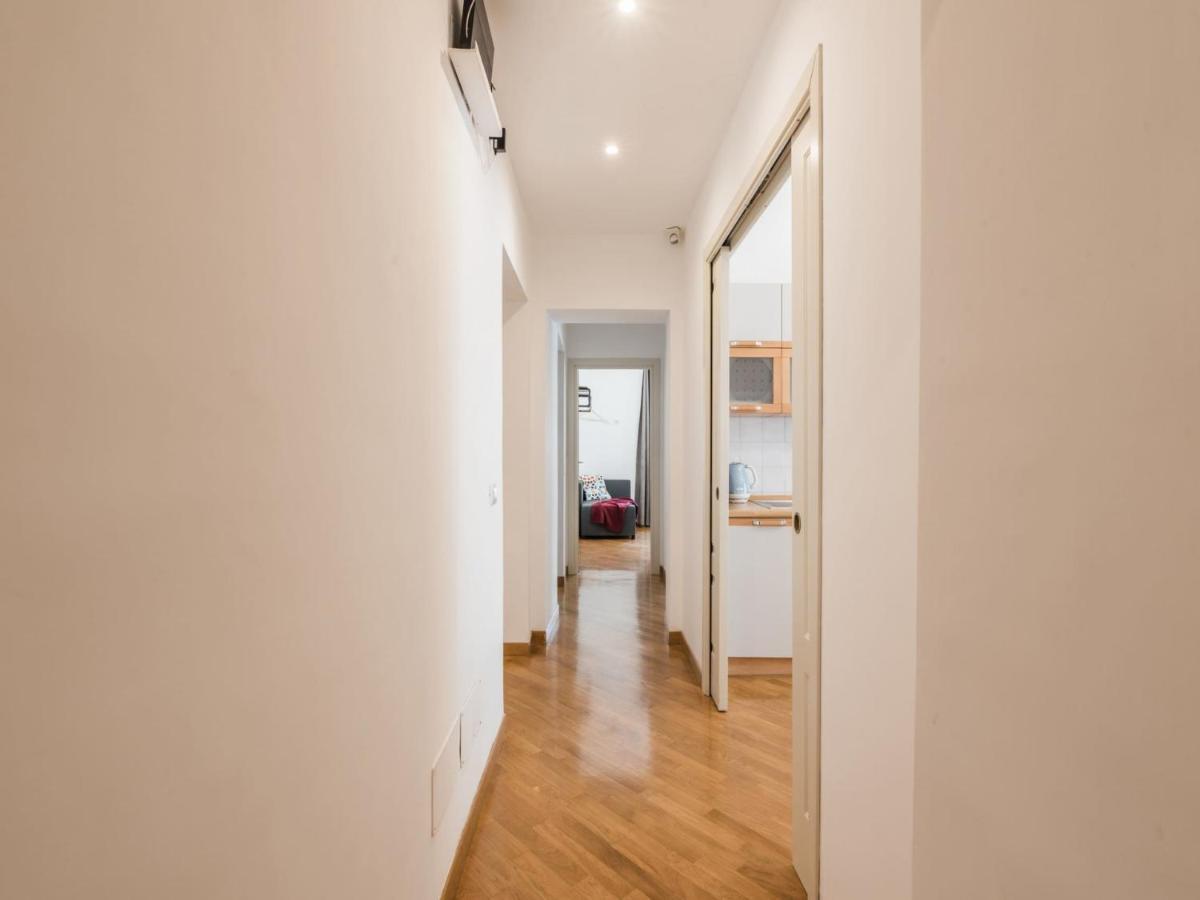 The Rent - Spacious Three-bedroom Near The Colosseum Rome