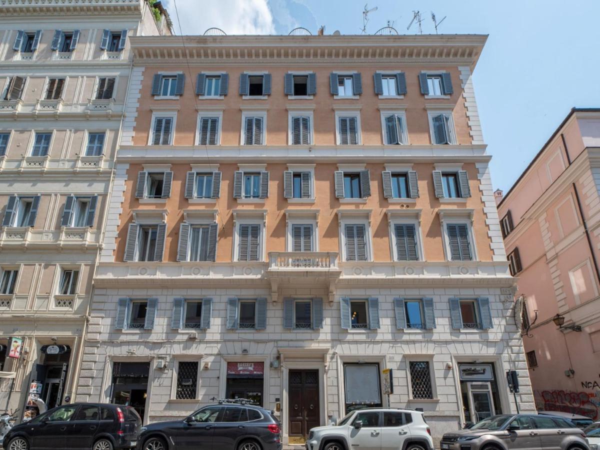 The Rent - Spacious Three-bedroom Near The Colosseum Apartment