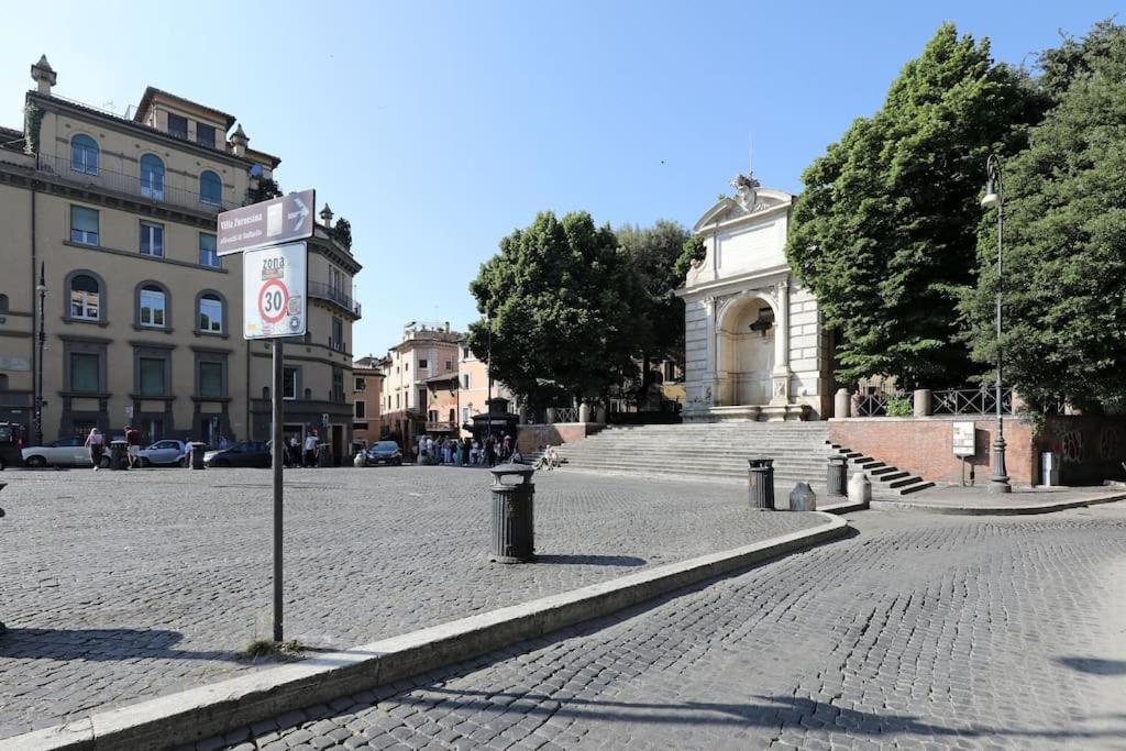 Blu Flamingo Trilussa Rome
