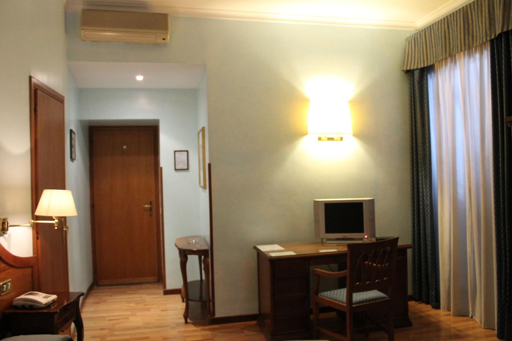Fiori Hotel 2*