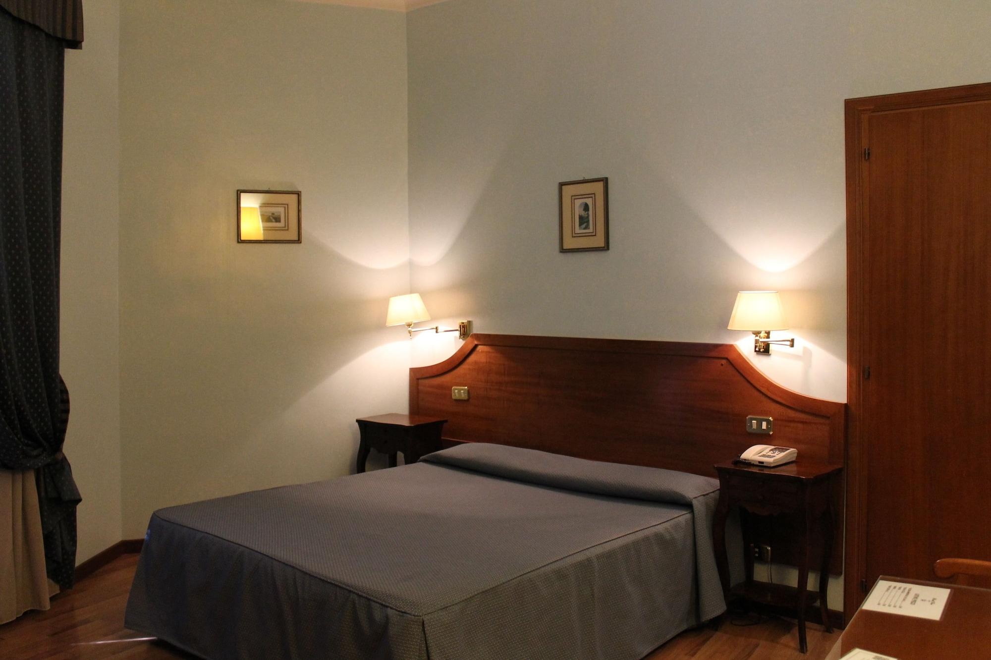 Fiori Hotel 2*