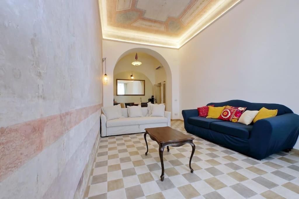 Bright Flat With Wonderful Views In The Centre *